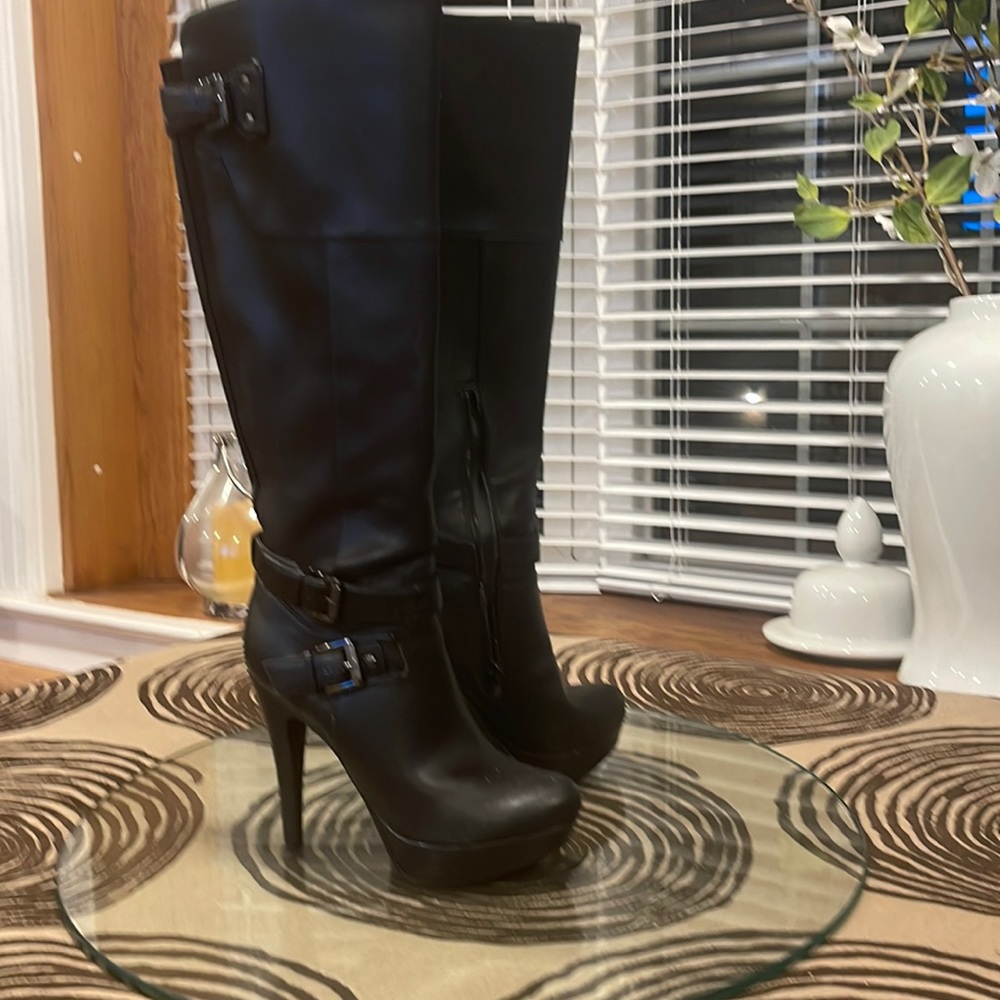 Tall black Guess boots size 6 Medium
